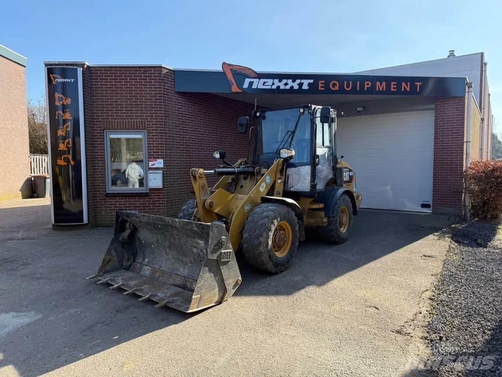 CAT 907M Naudoti ratiniai krautuvai
