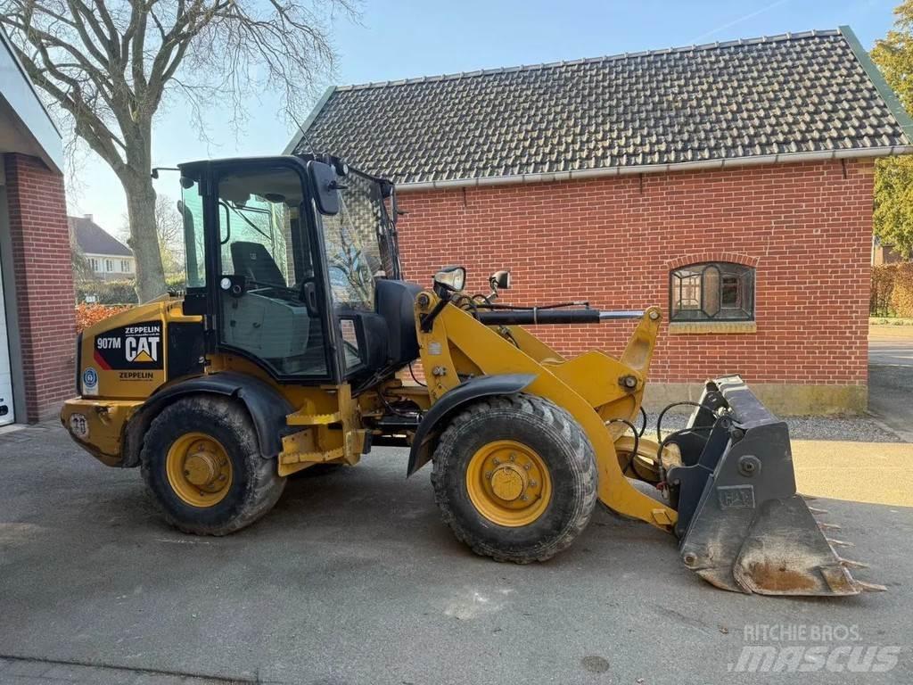 CAT 907M Naudoti ratiniai krautuvai