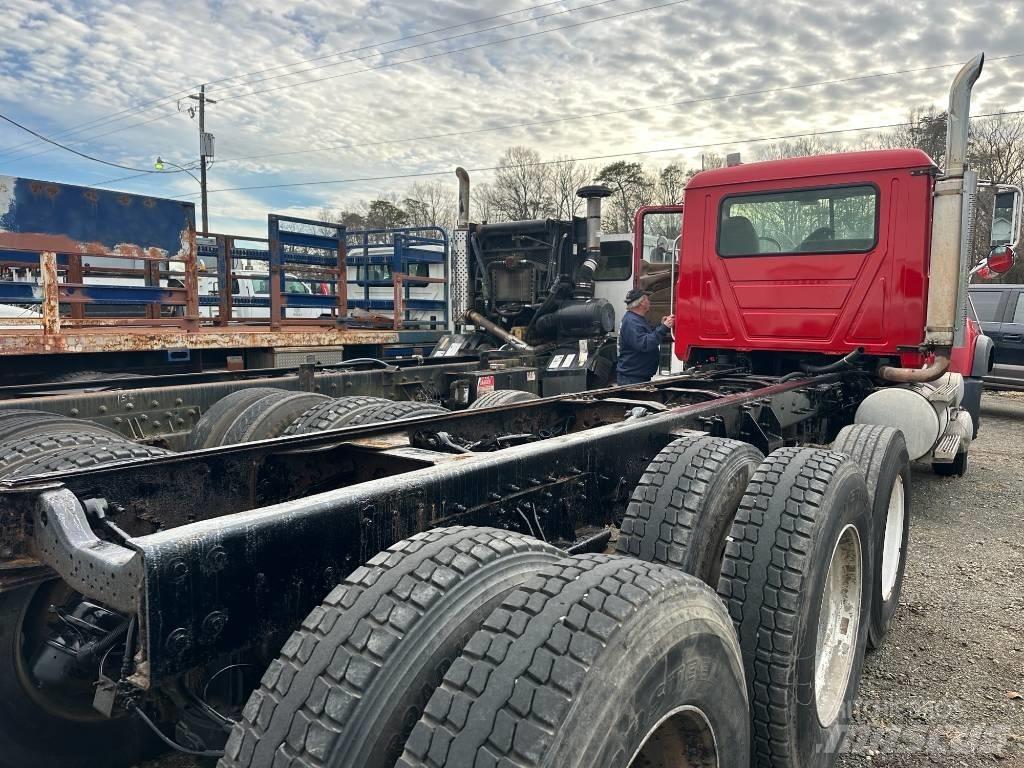 Mack CV 713 Savivarčiai su kabeliniu keltuvu