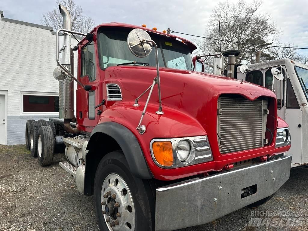 Mack CV 713 Savivarčiai su kabeliniu keltuvu