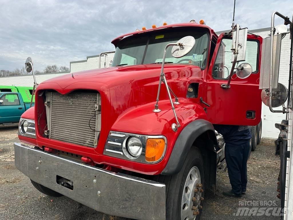 Mack CV 713 Savivarčiai su kabeliniu keltuvu