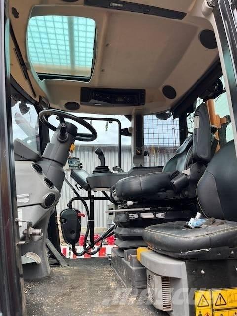 JCB Fastrac 4220 Traktoriai