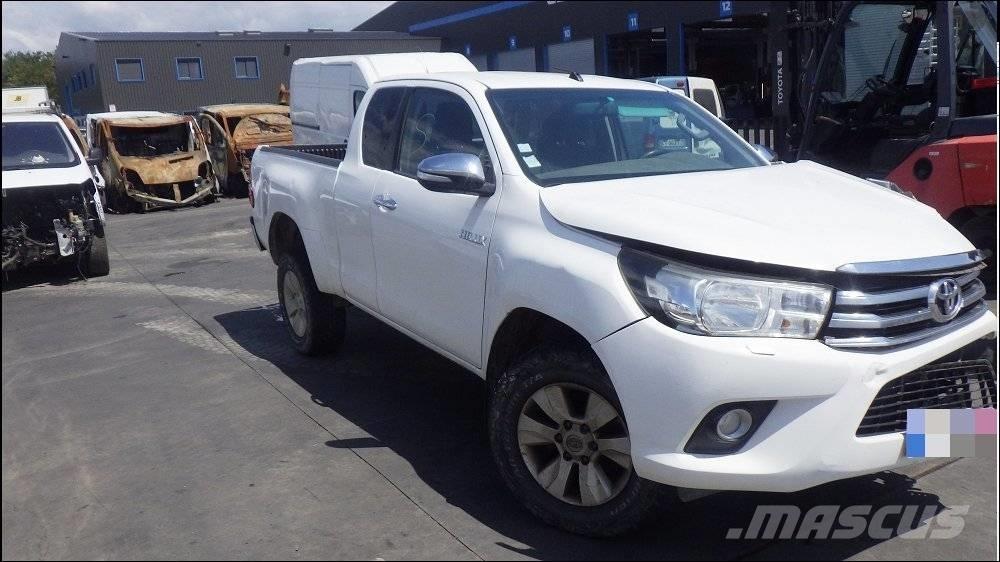 Toyota Hilux 4 Pikapai / Bortiniai sunkvežimiai