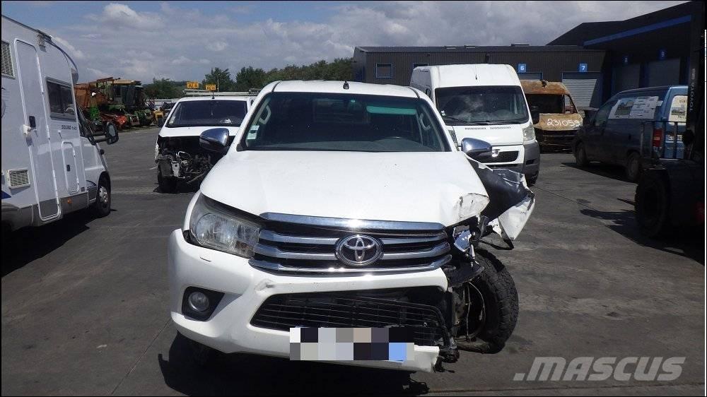 Toyota Hilux 4 Pikapai / Bortiniai sunkvežimiai