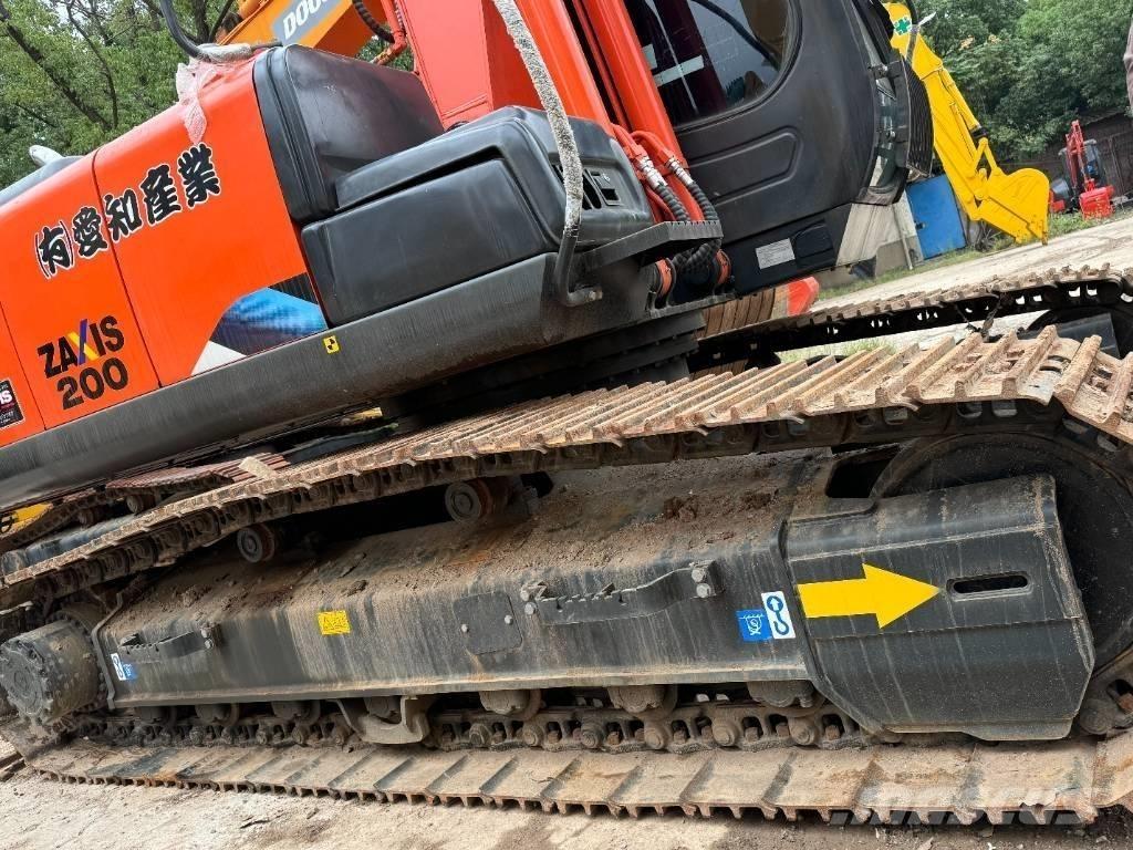 Hitachi ZX 200 Vikšriniai ekskavatoriai