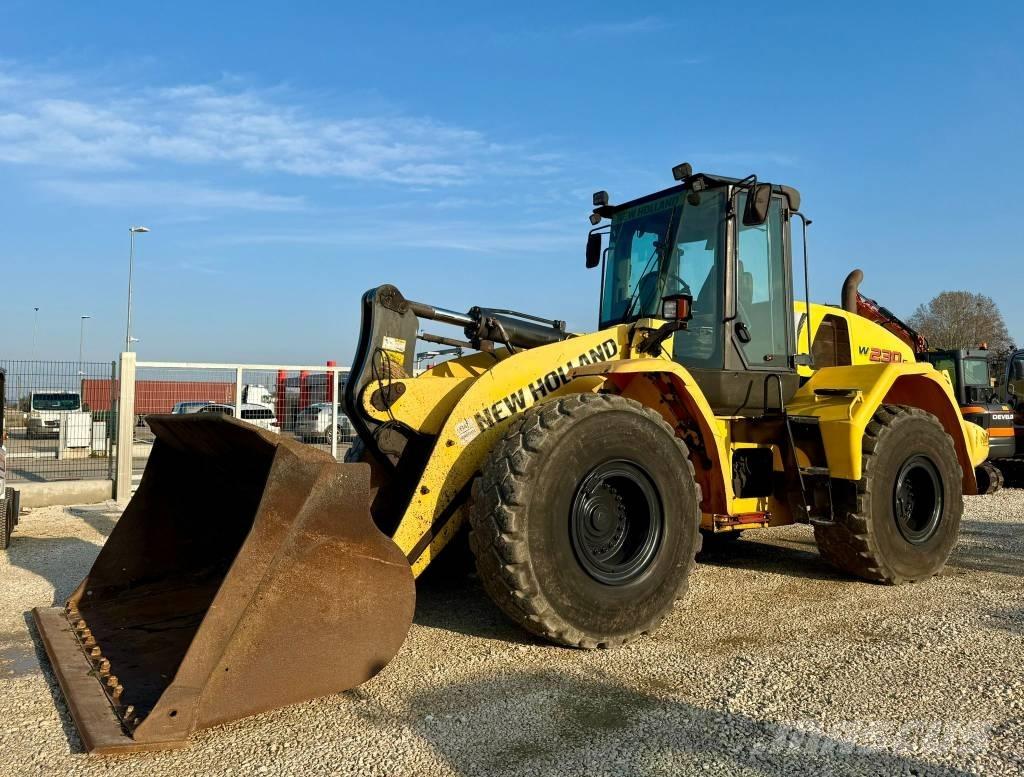 New Holland W 230 C Naudoti ratiniai krautuvai