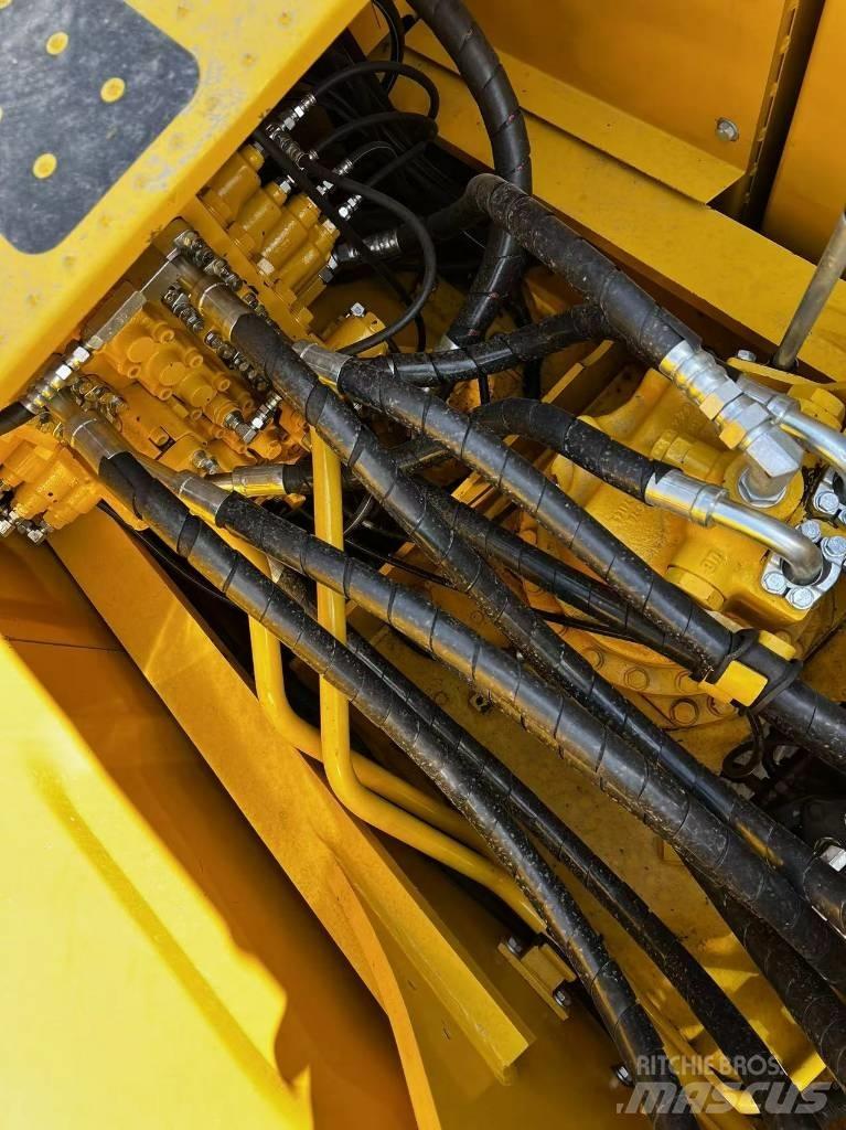 Komatsu PC 200-8N1 Vikšriniai ekskavatoriai