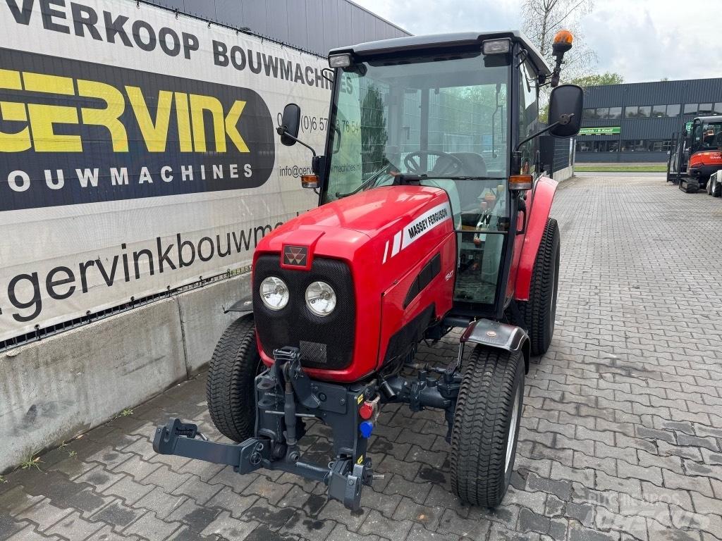 Massey Ferguson 1547 Traktoriai