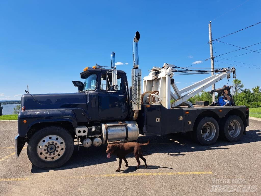 Mack RS797LST Pagalbos kelyje automobiliai
