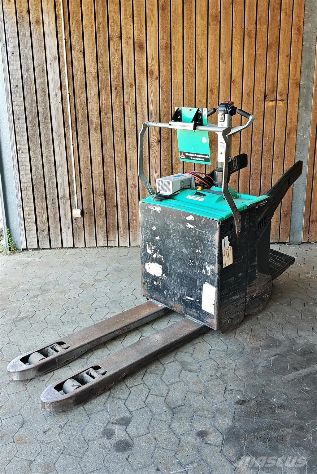 Mitsubishi PBV20N2 Keltuvai su platforma operatoriui