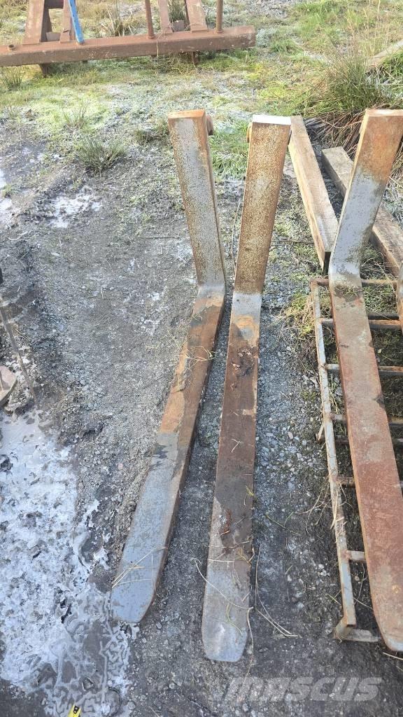  Pallgafflar 980kr Naudoti ratiniai krautuvai