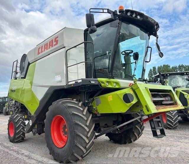 CLAAS TRION 520 Derliaus nuėmimo kombainai