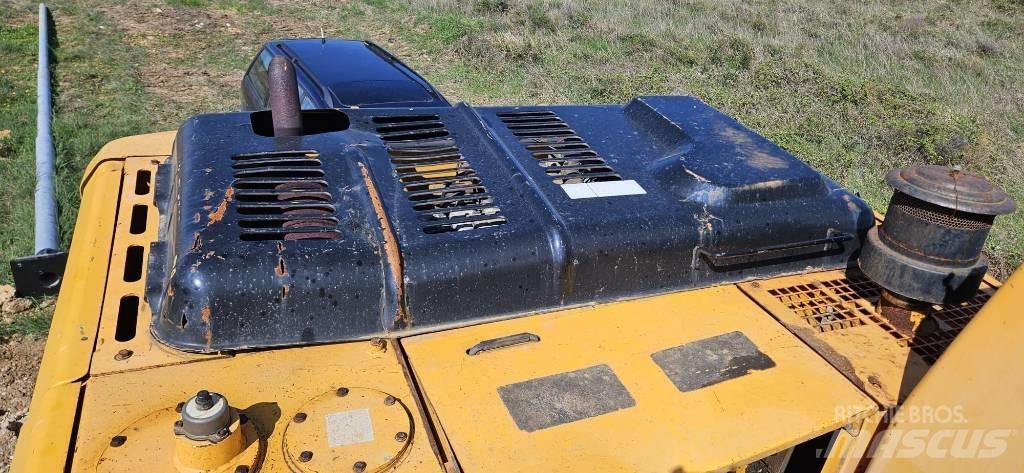 Hyundai R250LC Vikšriniai ekskavatoriai