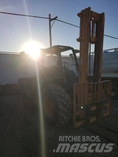 CASE 586H Visureigiai krautuvai
