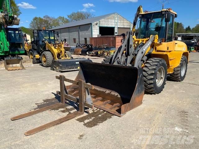 Volvo L 40 B TP Naudoti ratiniai krautuvai