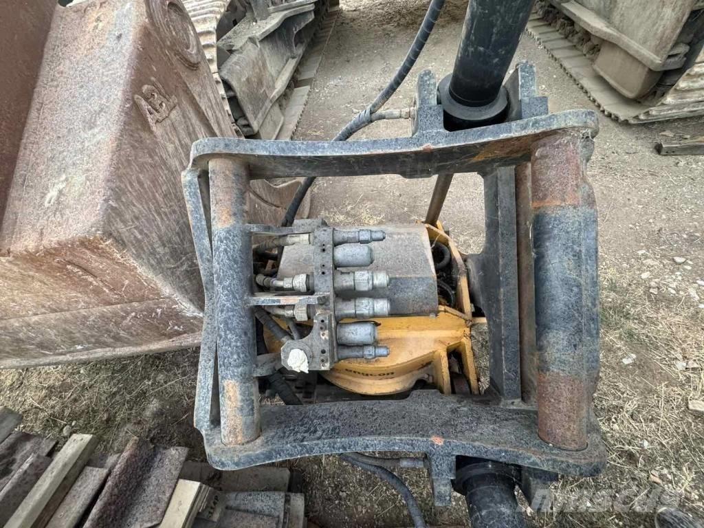 CAT 329 D LN VA Vikšriniai ekskavatoriai