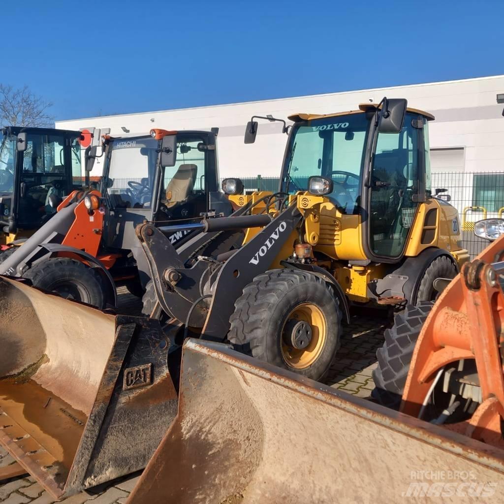 Volvo L 28 F Naudoti ratiniai krautuvai