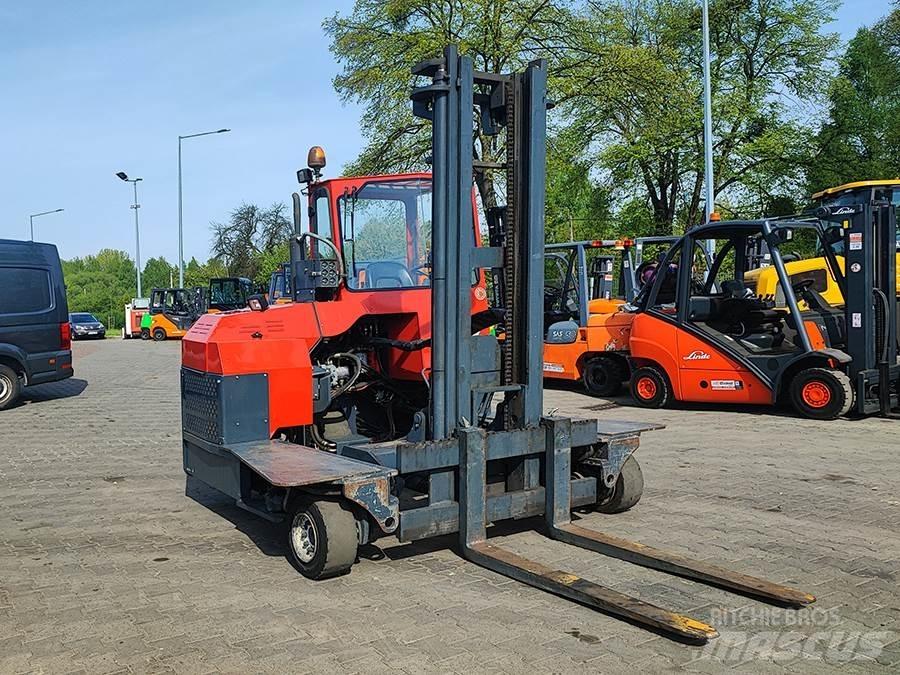 Combilift C4000 Šakiniai krautuvai su privažiavimu iš visų keturių pusių