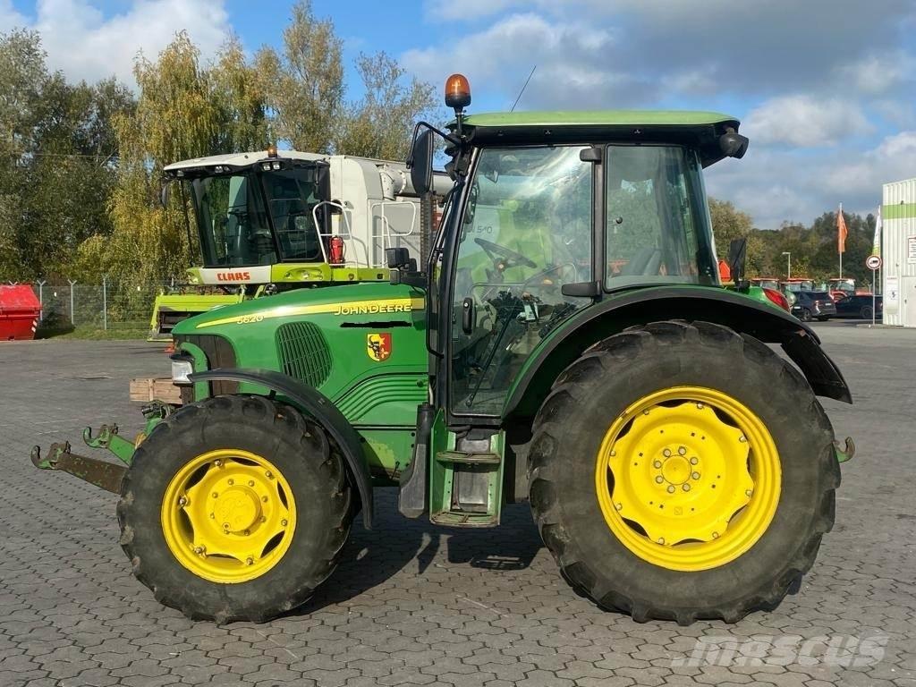 John Deere 5620 Traktoriai