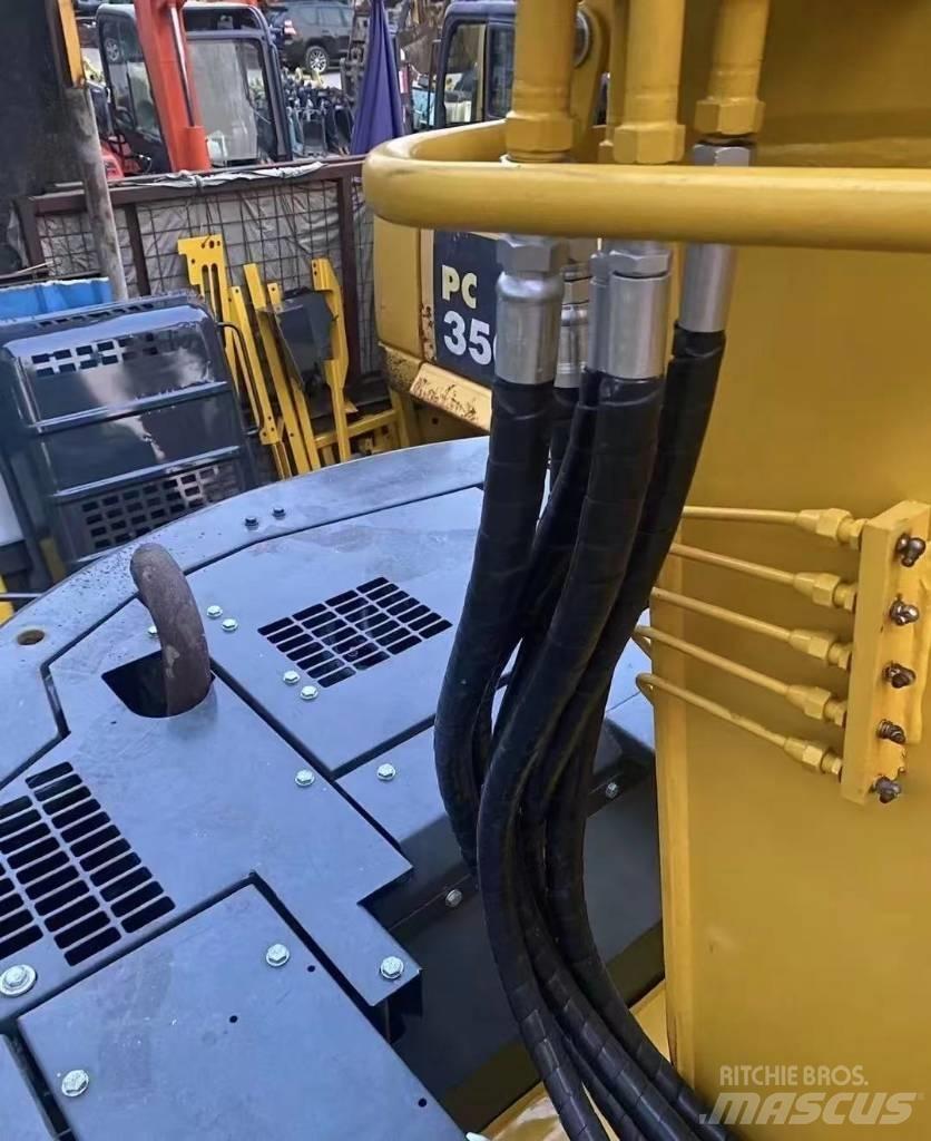 Komatsu 128 US Vikšriniai ekskavatoriai
