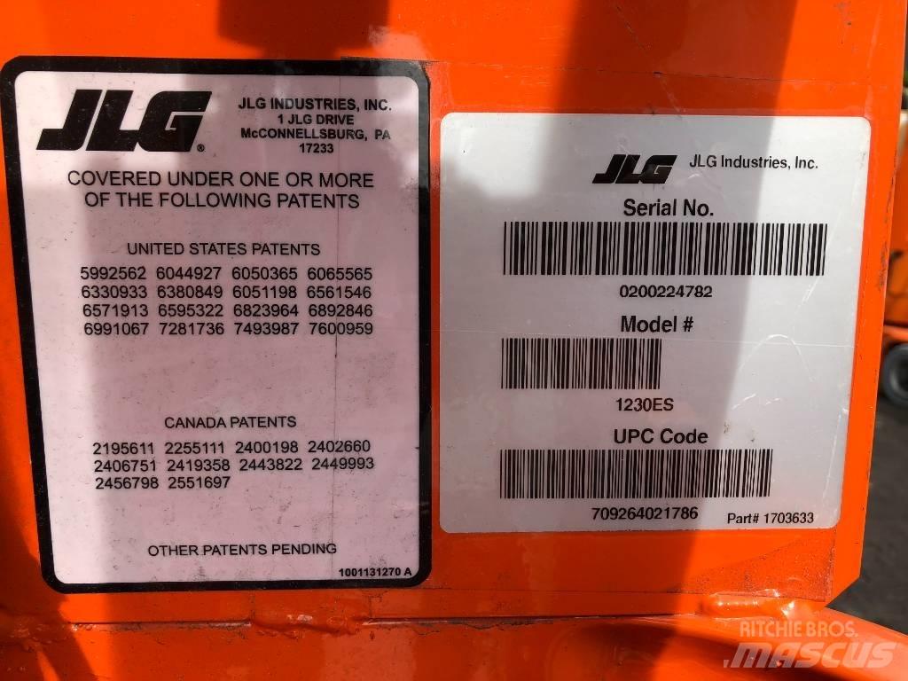 JLG 1230ES      V-3373 Vertikalūs stiebiniai keltuvai