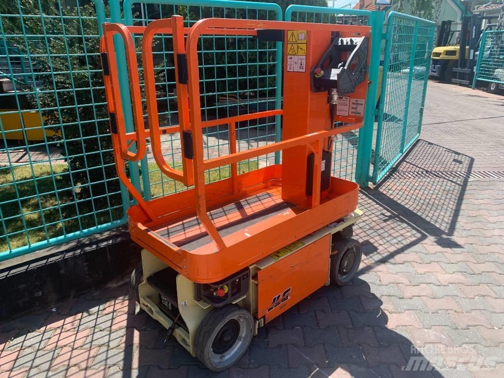 JLG 1230ES      V-3373 Vertikalūs stiebiniai keltuvai