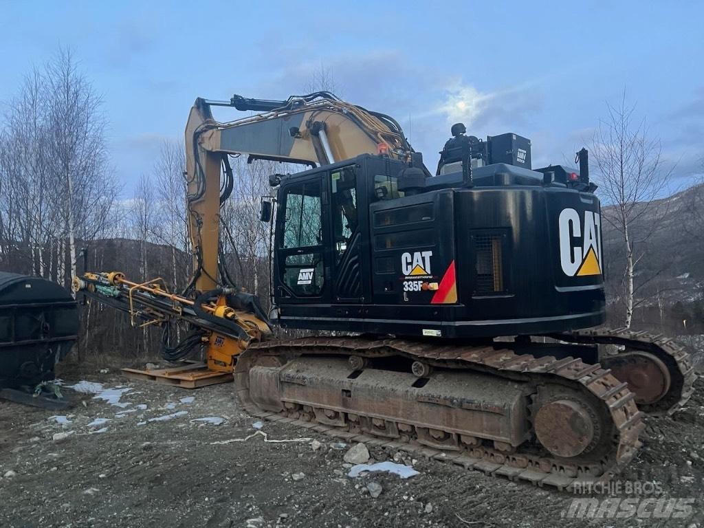 CAT 335 F L CR Žemės paviršiaus gręžimo technika