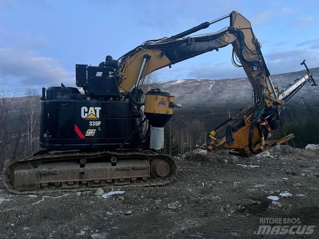 CAT 335 F L CR Žemės paviršiaus gręžimo technika