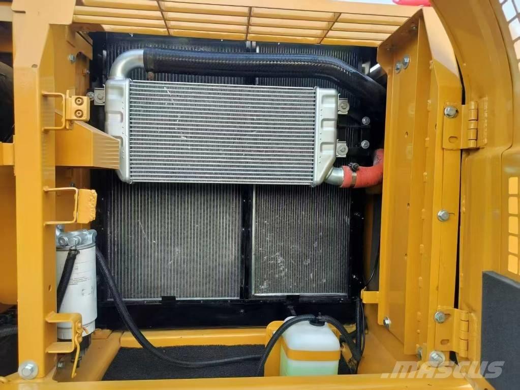 CAT 320D2L Vikšriniai ekskavatoriai