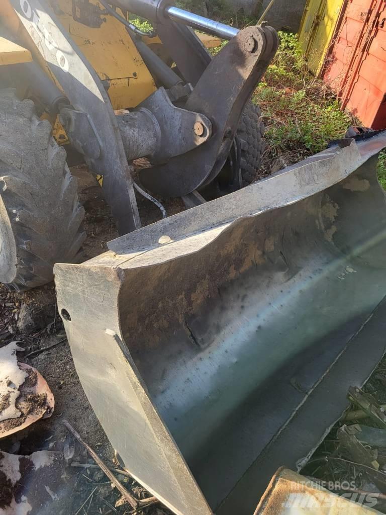 Volvo L 30 B Naudoti ratiniai krautuvai