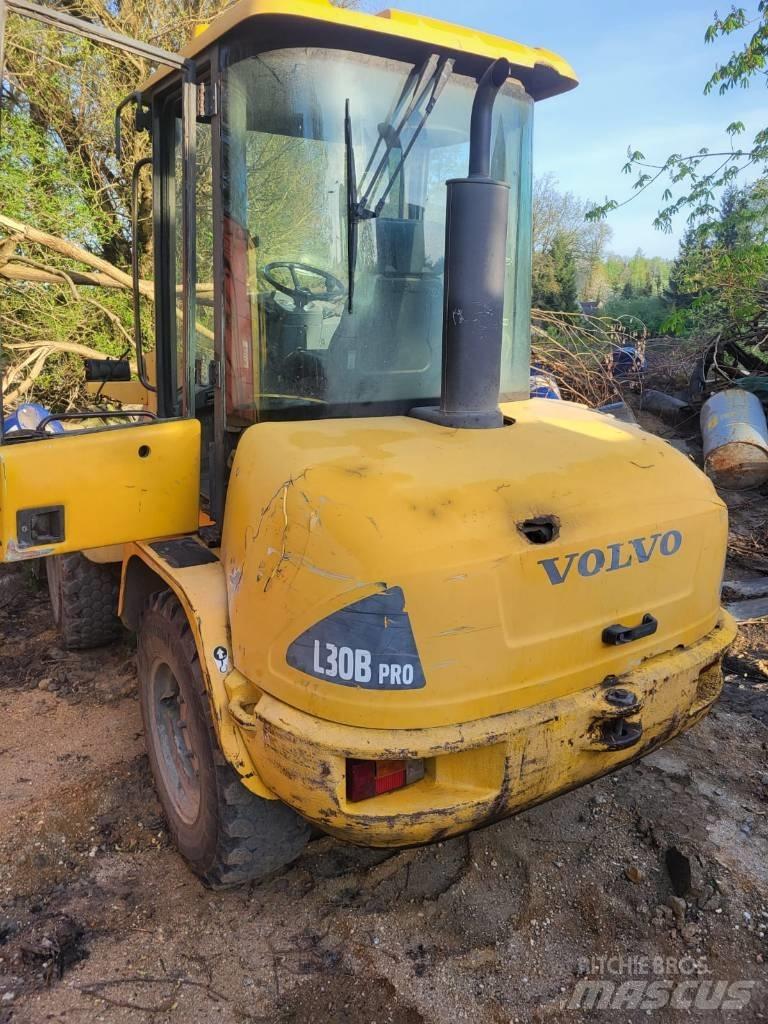 Volvo L 30 B Naudoti ratiniai krautuvai