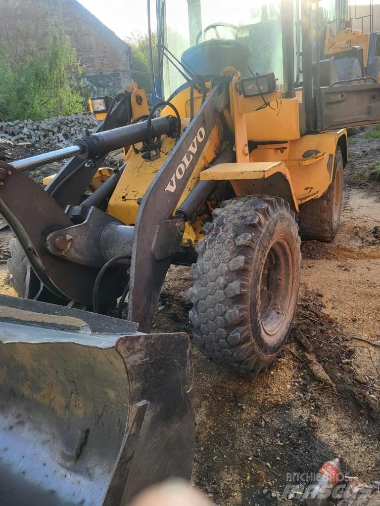 Volvo L 30 B Naudoti ratiniai krautuvai
