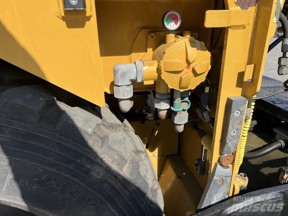 CAT AP 300 Asfalto klotuvai