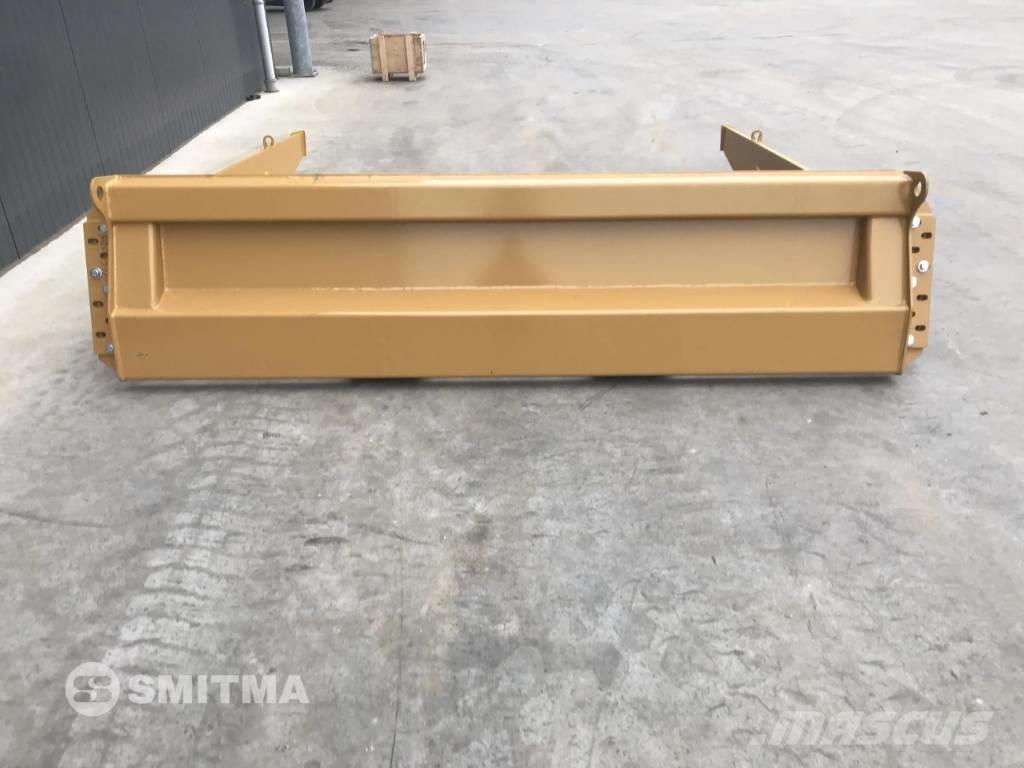 CAT 725C Galiniai žibintai