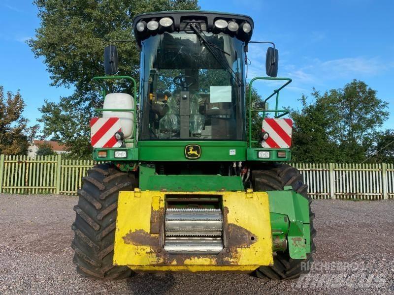 John Deere 7400 Pašarų ruošimo technika