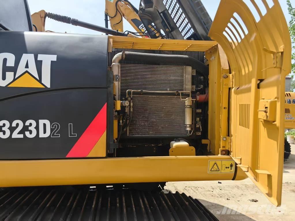 CAT 323 D Vikšriniai ekskavatoriai