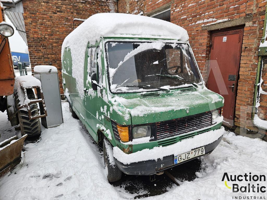 Mercedes-Benz 207D Krovininiai furgonai