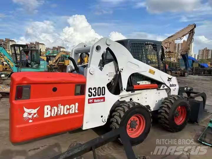 Bobcat S 300 Krautuvai su šoniniu pasukimu