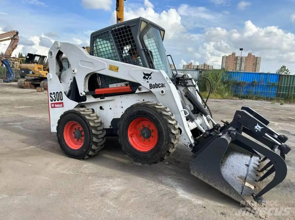 Bobcat S 300 Krautuvai su šoniniu pasukimu