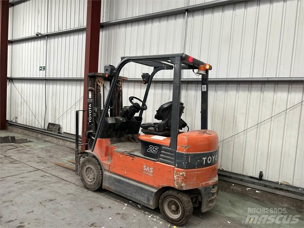 Toyota 7FBMF25 Elektriniai šakiniai krautuvai