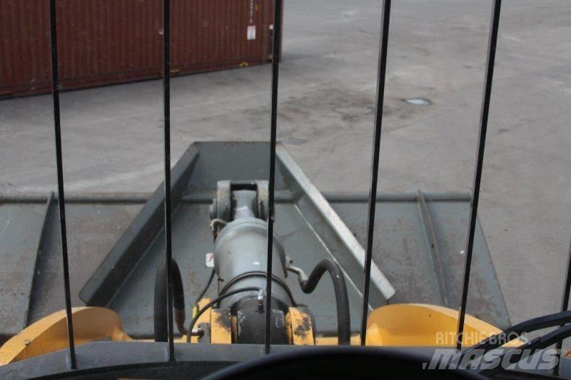 Liebherr L 576 Naudoti ratiniai krautuvai