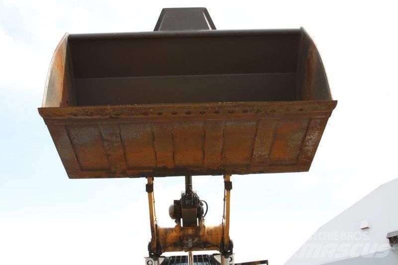 Liebherr L 576 Naudoti ratiniai krautuvai