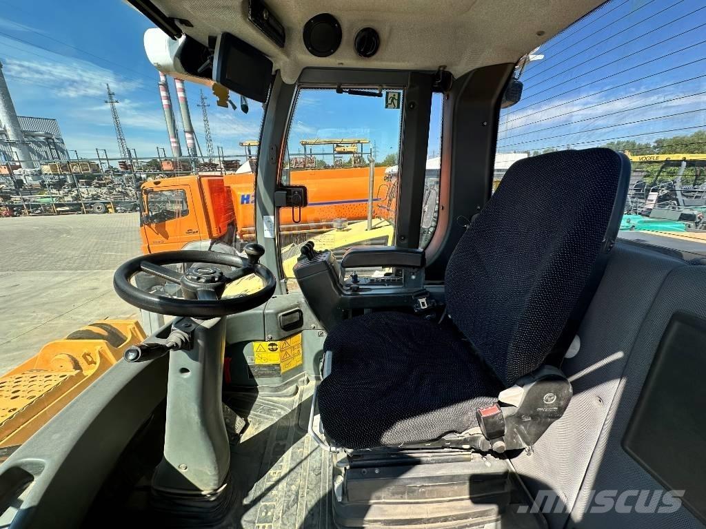 Liebherr L 550 Naudoti ratiniai krautuvai