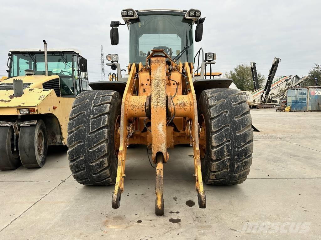 Liebherr L 550 Naudoti ratiniai krautuvai