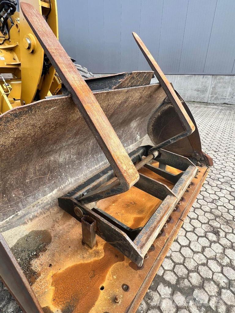 CAT 926M Naudoti ratiniai krautuvai