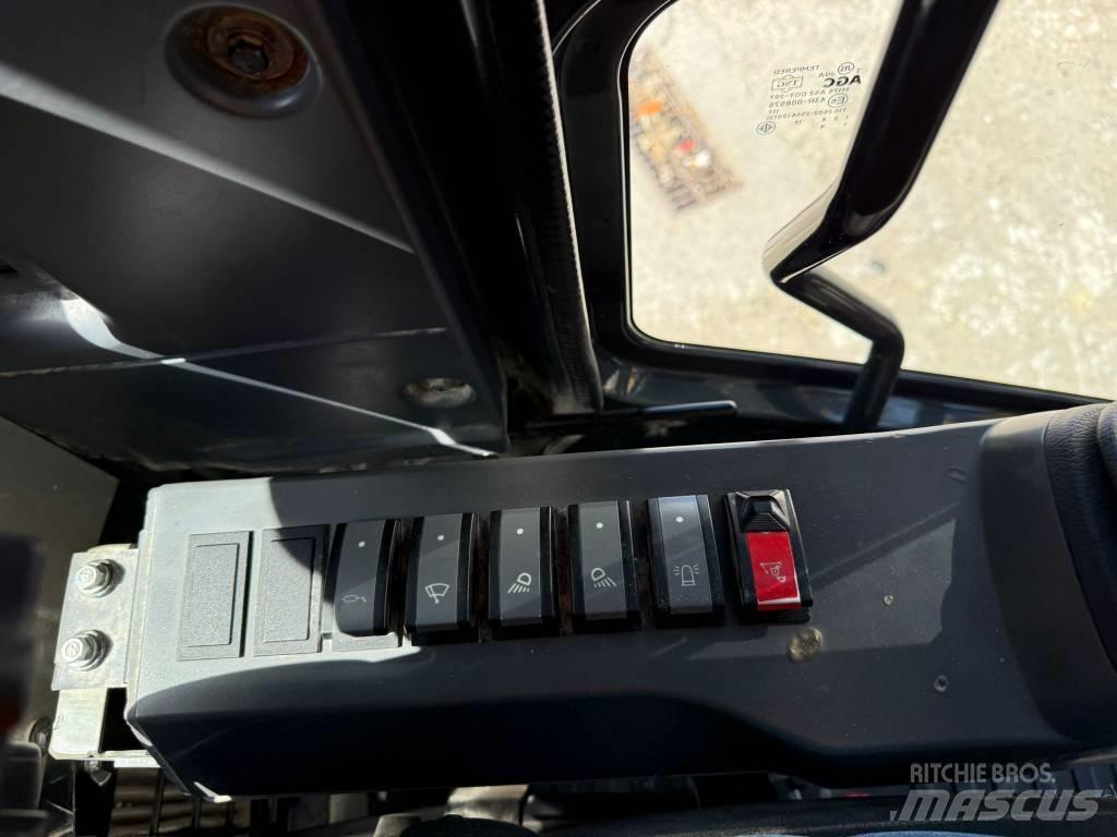Komatsu PW 148-11 Ratiniai ekskavatoriai