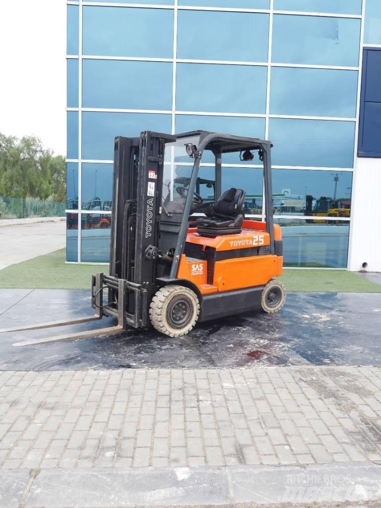 Toyota 7 FBMF 25 Elektriniai šakiniai krautuvai