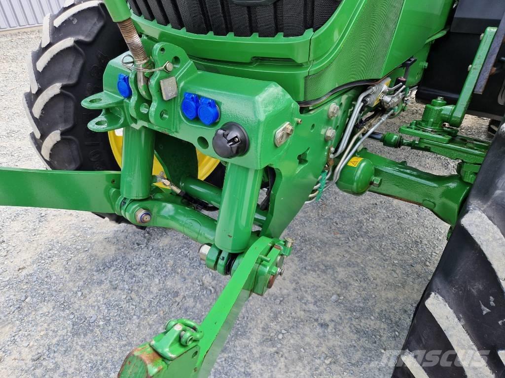 John Deere 6115 R Traktoriai