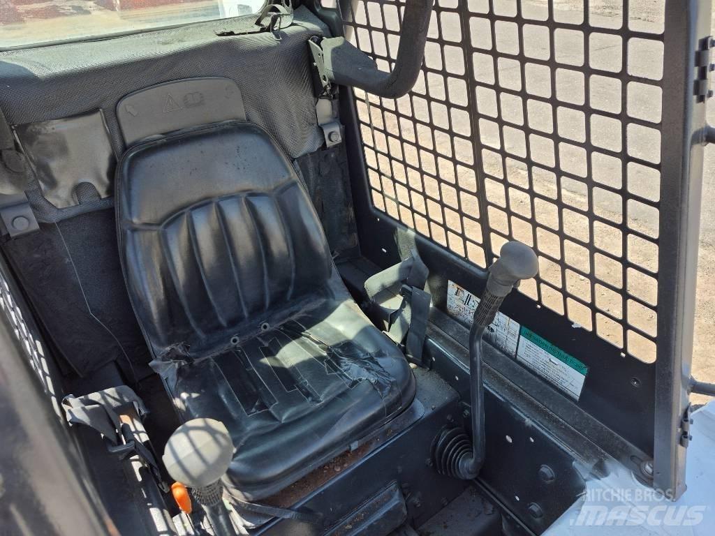 Bobcat 763 Krautuvai su šoniniu pasukimu
