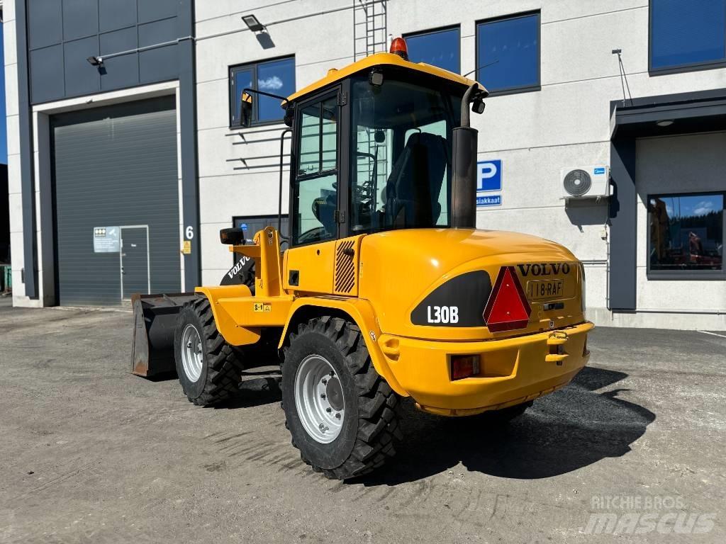 Volvo L 30 B Naudoti ratiniai krautuvai